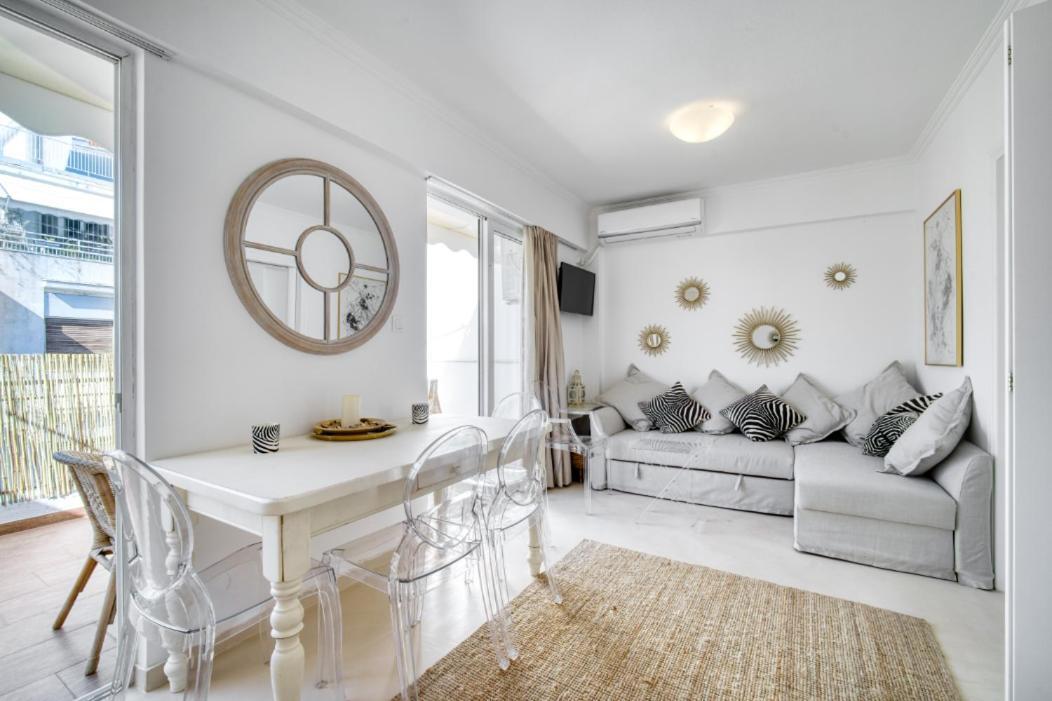 The Mirror With Large Sunny Balcony Appartement
